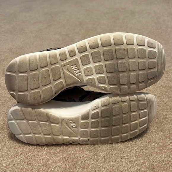 Nike size 8 - Picture 5 of 7